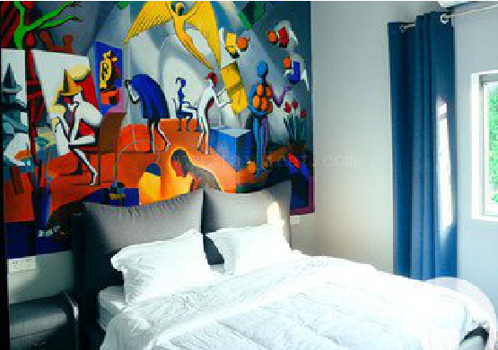 个旧对于酒店的墙体彩绘而言更注重哪些方面？